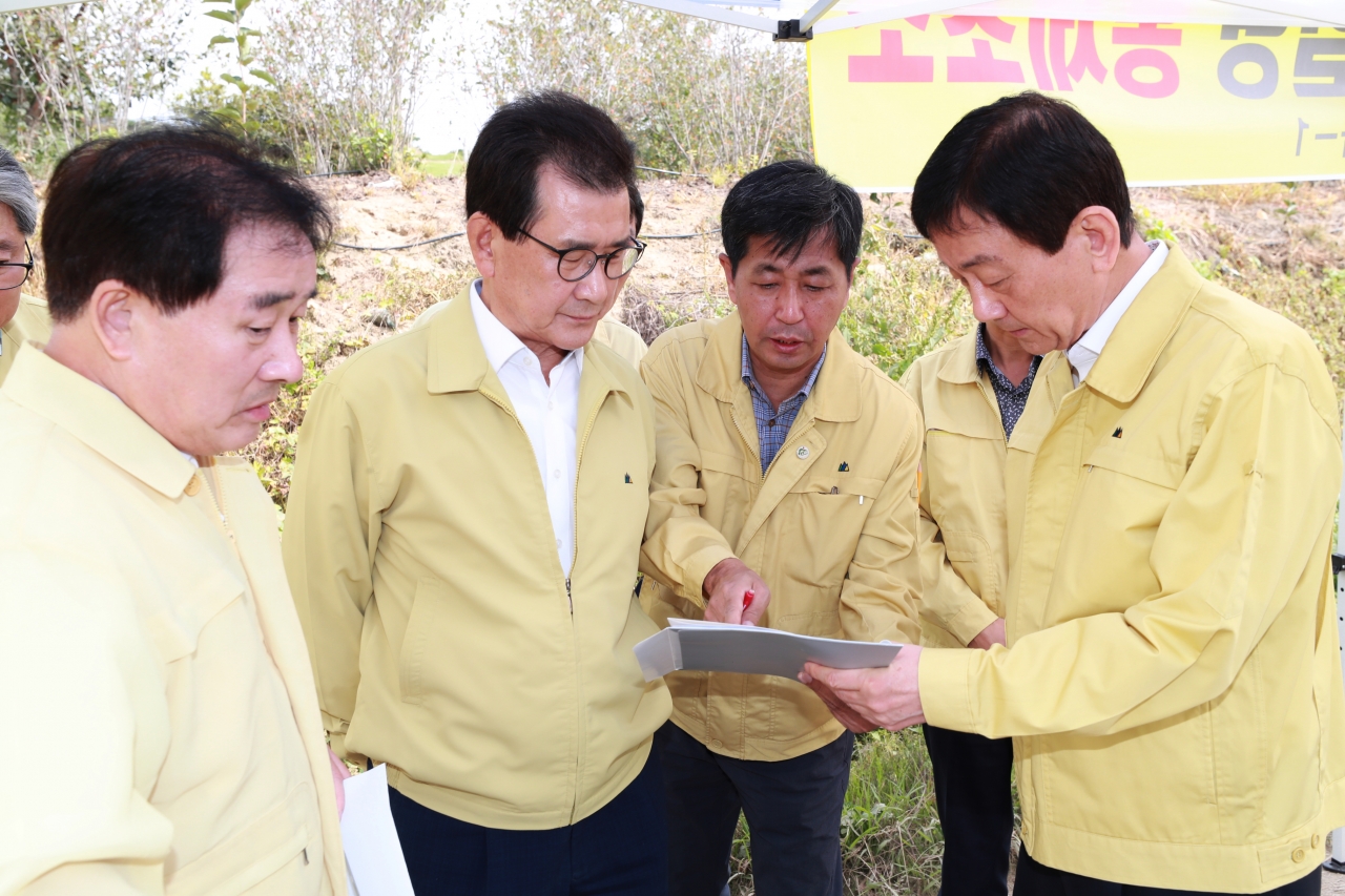 진영 행안부장관이 9월 20일 아프리카돼지열병 진천통제소를 방문했다.